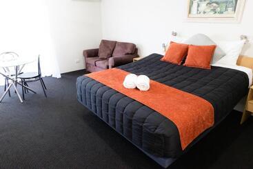 هتل Aston Hill Motor Lodge