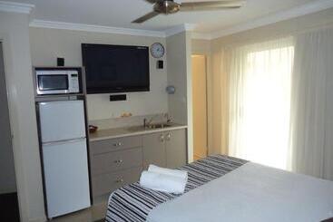 هتل Aston Hill Motor Lodge