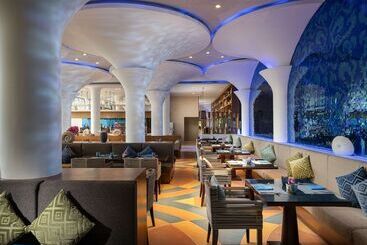 هتل Avista Hideaway Phuket Patong   Mgallery