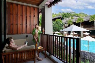 هتل Avista Hideaway Phuket Patong   Mgallery