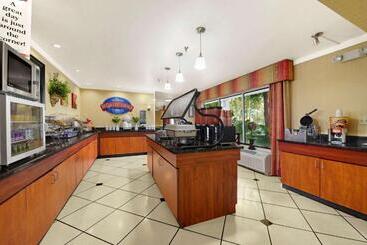 هتل Baymont By Wyndham Gainesville I75