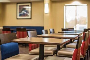 هتل Comfort Inn Airport