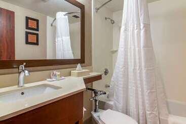هتل Comfort Inn Airport