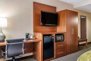 هتل Comfort Inn Airport