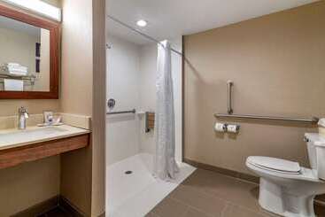 هتل Comfort Inn Airport