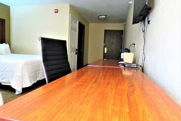Отель Comfort Inn & Suites Fairborn Near Wright Patterson Afb