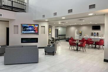 هتل Comfort Inn & Suites