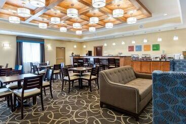 هتل Comfort Suites At Katy Mills