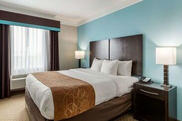 هتل Comfort Suites At Katy Mills