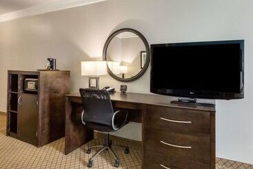 هتل Comfort Suites At Katy Mills
