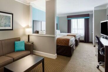 هتل Comfort Suites At Katy Mills