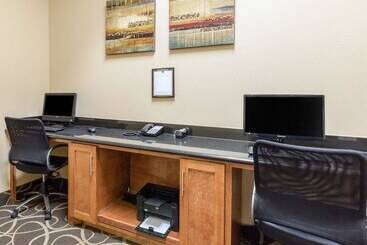 هتل Comfort Suites At Katy Mills