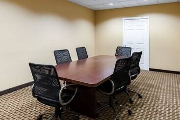 هتل Comfort Suites At Katy Mills
