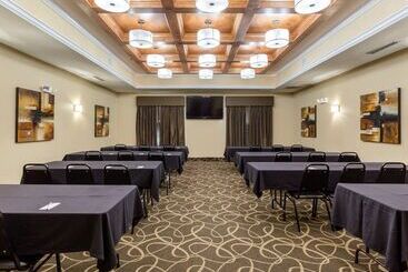 هتل Comfort Suites At Katy Mills