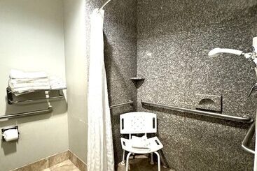 هتل Comfort Suites At Katy Mills