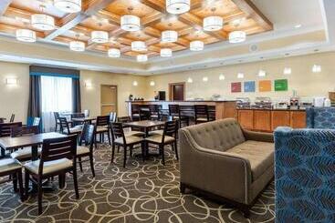هتل Comfort Suites At Katy Mills