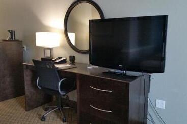 هتل Comfort Suites At Katy Mills