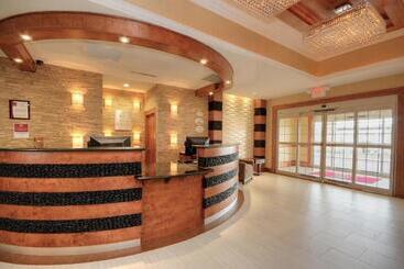 هتل Comfort Suites At Katy Mills