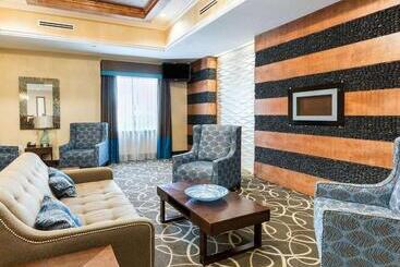 هتل Comfort Suites At Katy Mills
