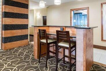 هتل Comfort Suites At Katy Mills