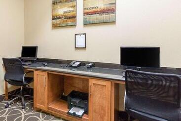 هتل Comfort Suites At Katy Mills