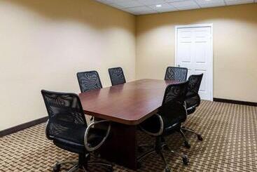 هتل Comfort Suites At Katy Mills