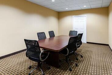 هتل Comfort Suites At Katy Mills