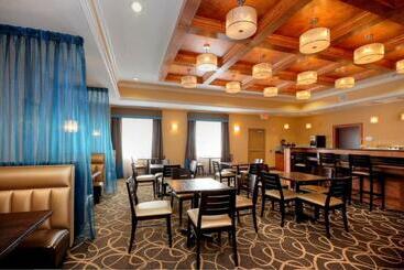 هتل Comfort Suites At Katy Mills
