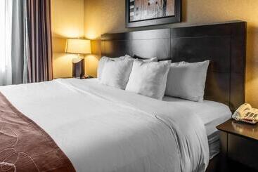 هتل Comfort Suites