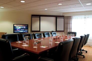 هتل Courtyard By Marriott Hickory