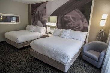 هتل Courtyard By Marriott Hickory