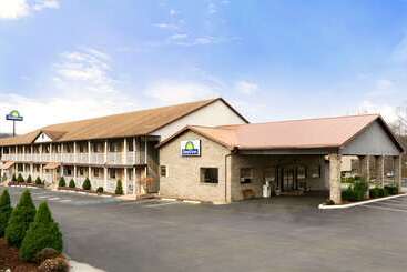 هتل Days Inn By Wyndham Huntington