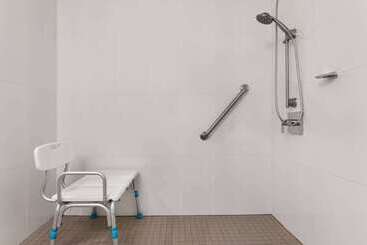هتل Days Inn By Wyndham Kingston