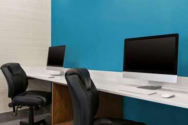 هتل Days Inn By Wyndham Kingston