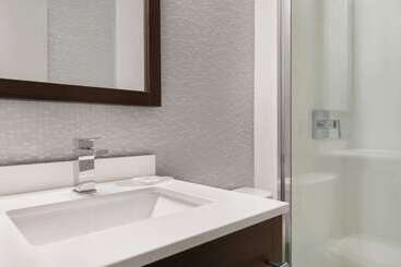 هتل Days Inn By Wyndham Kingston