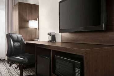 هتل Days Inn By Wyndham Kingston