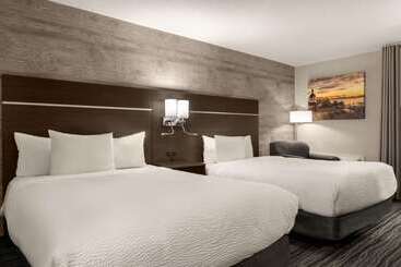 هتل Days Inn By Wyndham Kingston