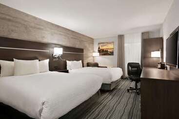 هتل Days Inn By Wyndham Kingston