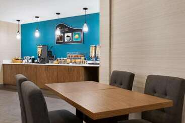 هتل Days Inn By Wyndham Kingston