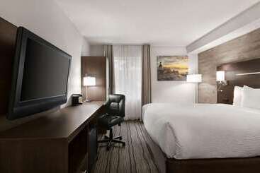 هتل Days Inn By Wyndham Kingston