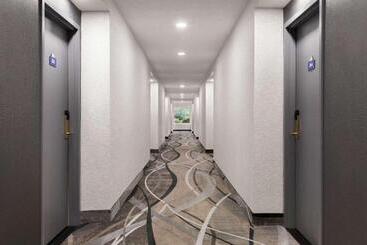 هتل Days Inn By Wyndham Kingston
