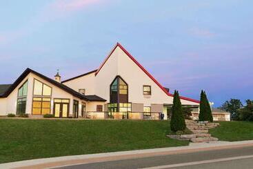 هتل Days Inn By Wyndham Kingston