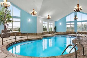هتل Days Inn By Wyndham Kingston