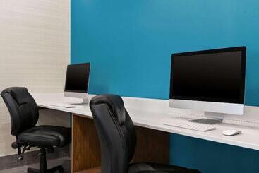 هتل Days Inn By Wyndham Kingston