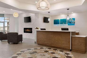 هتل Days Inn By Wyndham Kingston