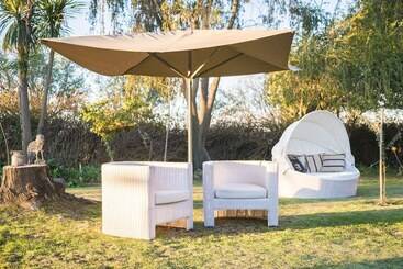 هتل De Zeekoe Guest Farm