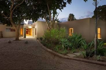 هتل De Zeekoe Guest Farm