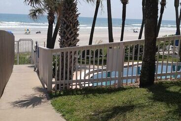 هتل Flamingo Inn Beachfront