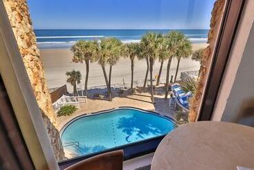 هتل Flamingo Inn Beachfront