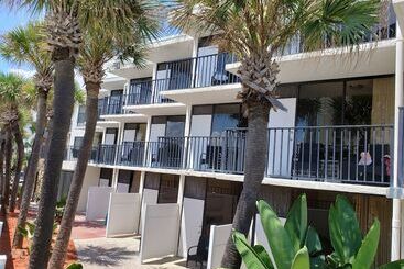 هتل Flamingo Inn Beachfront
